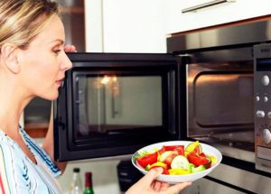 Đồ sứ có sử dụng lò vi sóng Bosch được không?