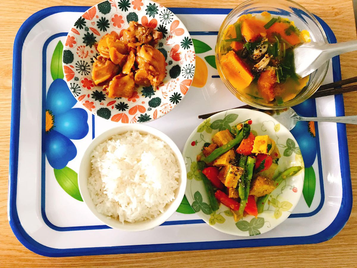 ở cữ thực đơn cho mẹ sau sinh chi tiết