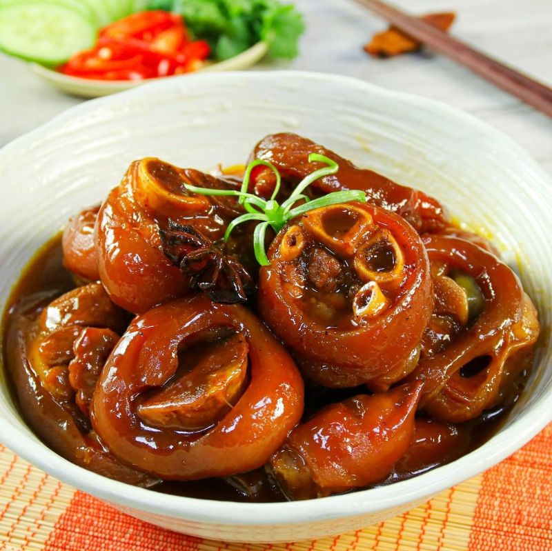 Chân giò hầm coca thơm ngon hết í