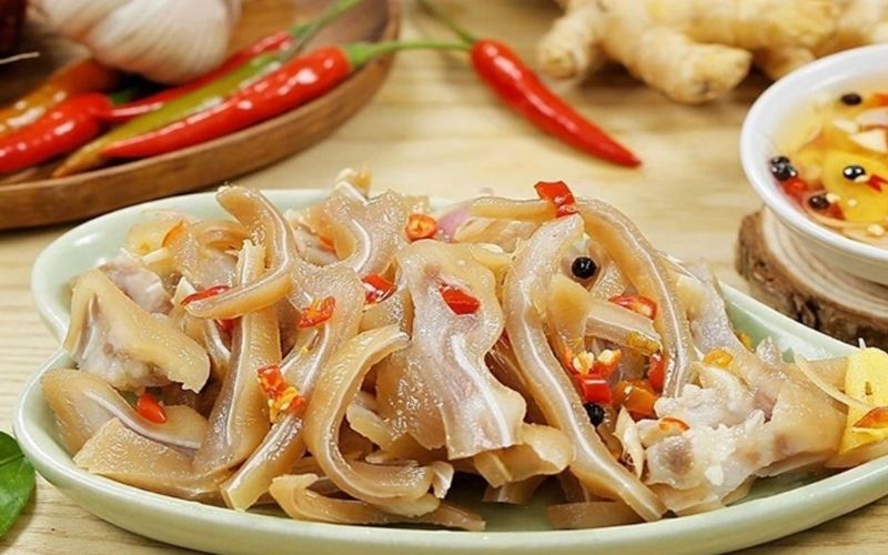 Tai heo ngâm chua ngọt giòn ngon, đơn giản
