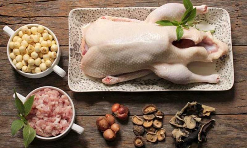 Thịt vịt hầm hạt sen